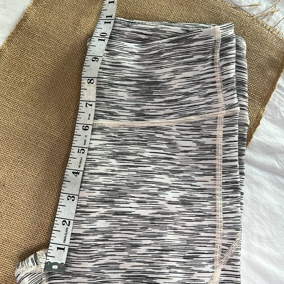 Gap black out technology athletic leggings - Picture 3 of 8